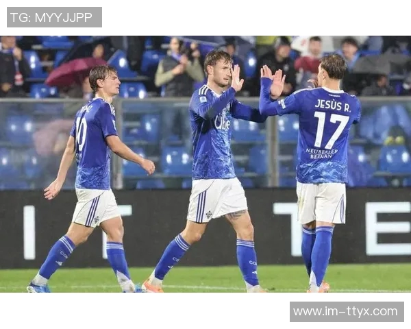 塞内加尔新星迪奥在科莫比赛中受伤法布雷加斯社交媒体遭到猛烈批评