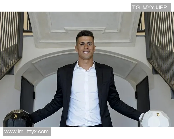 罗马诺确认坎塞洛即将飞往巴塞罗那签约转会事宜即将敲定