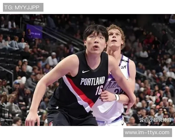 开拓者媒体人杨瀚森亲历亚当斯力量展现感受最强壮之人魅力 开拓者媒体人杨瀚森亲历亚当斯力量展现感受最强壮之人魅力