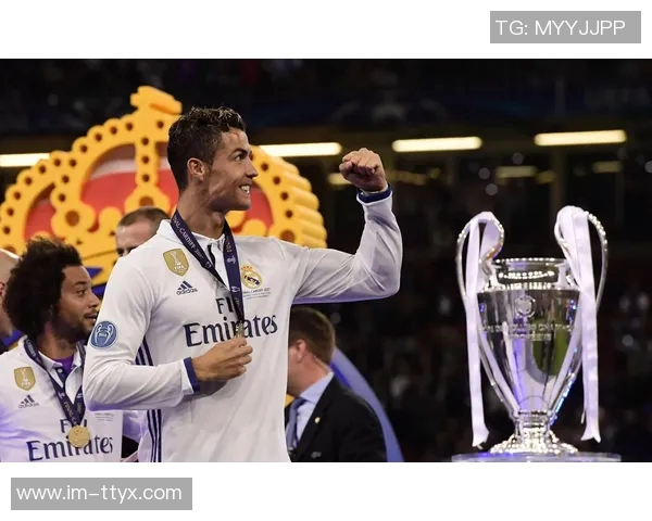 菲利克斯外脚背传球精准C罗鱼跃冲顶遗憾被扑出